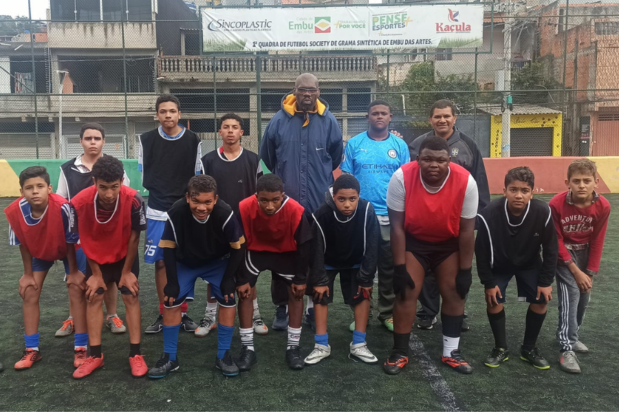 Futebol com jovens e adolescentes